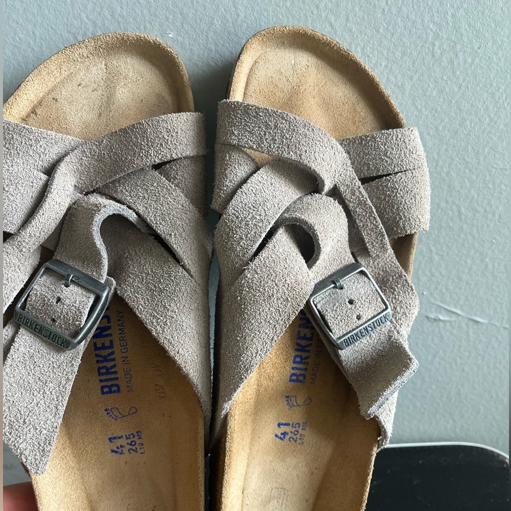 Excellent condition BIRKENSTOCK sandals! Size 41 (women’s 10, men’s 9)